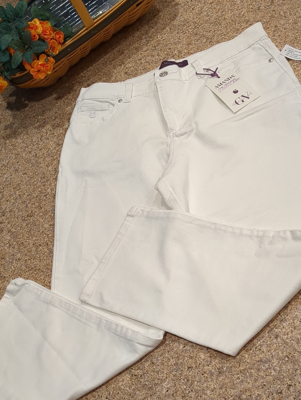 NWT Gloria Vanderbilt The Original Slimming Jean Vintage White Jeans 12P Short